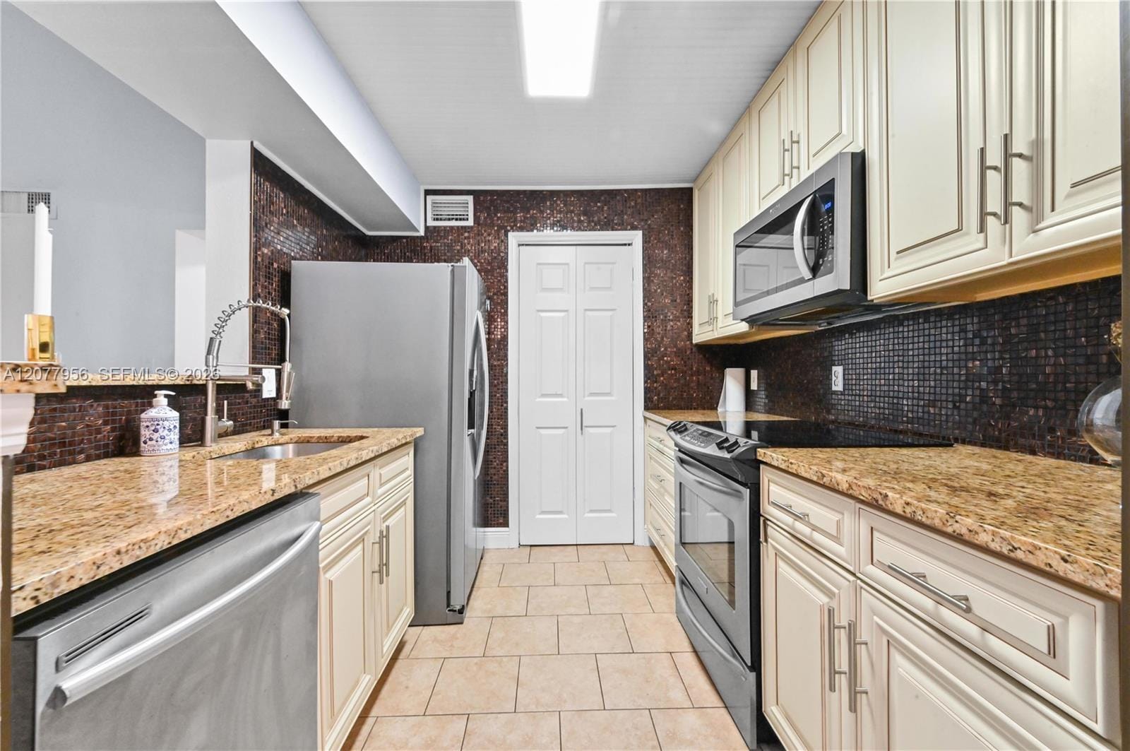 2662 NW 33rd Street 2508, Oakland Park, FL 33309 photo 13