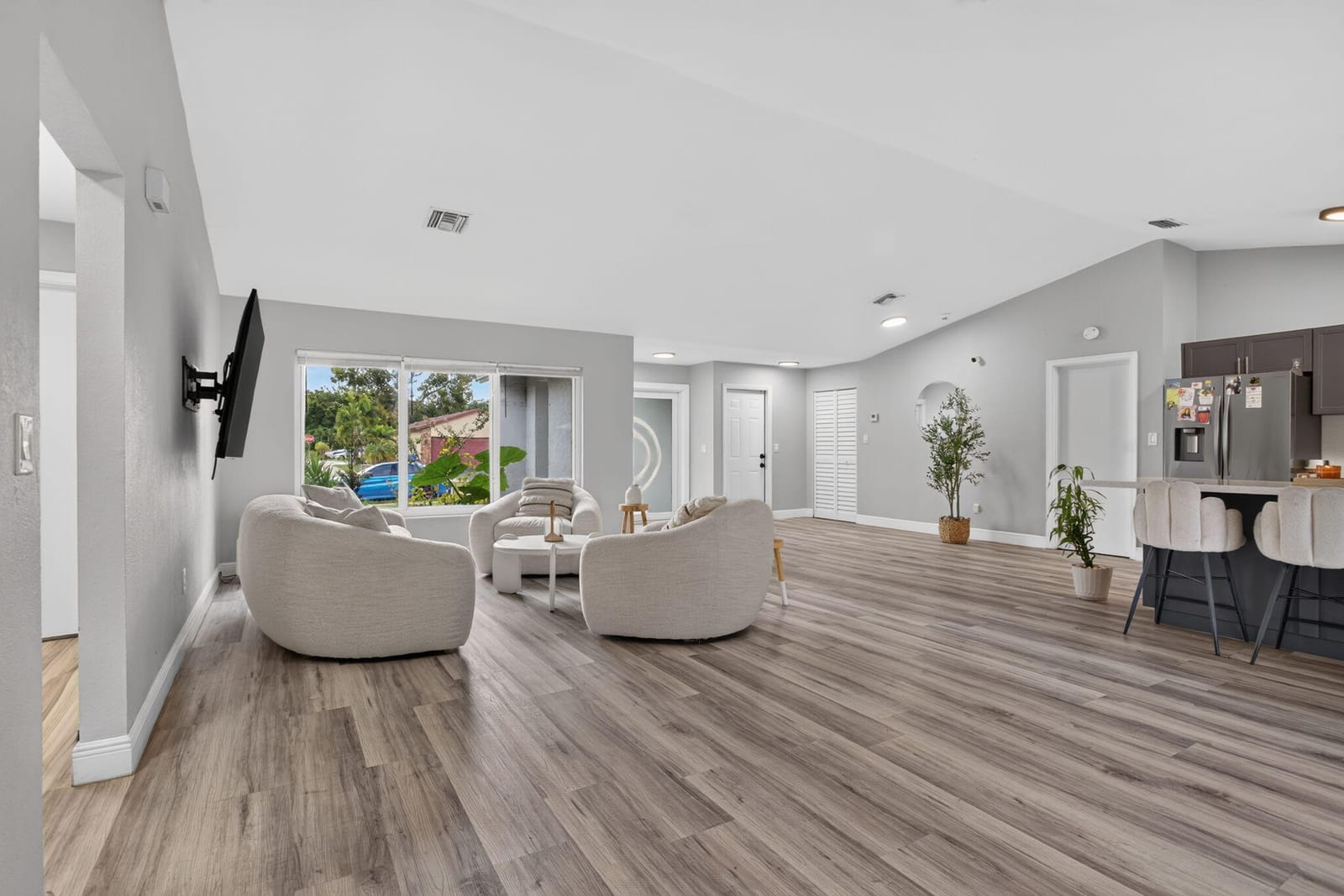4950 SW 11th Circle — photo 3