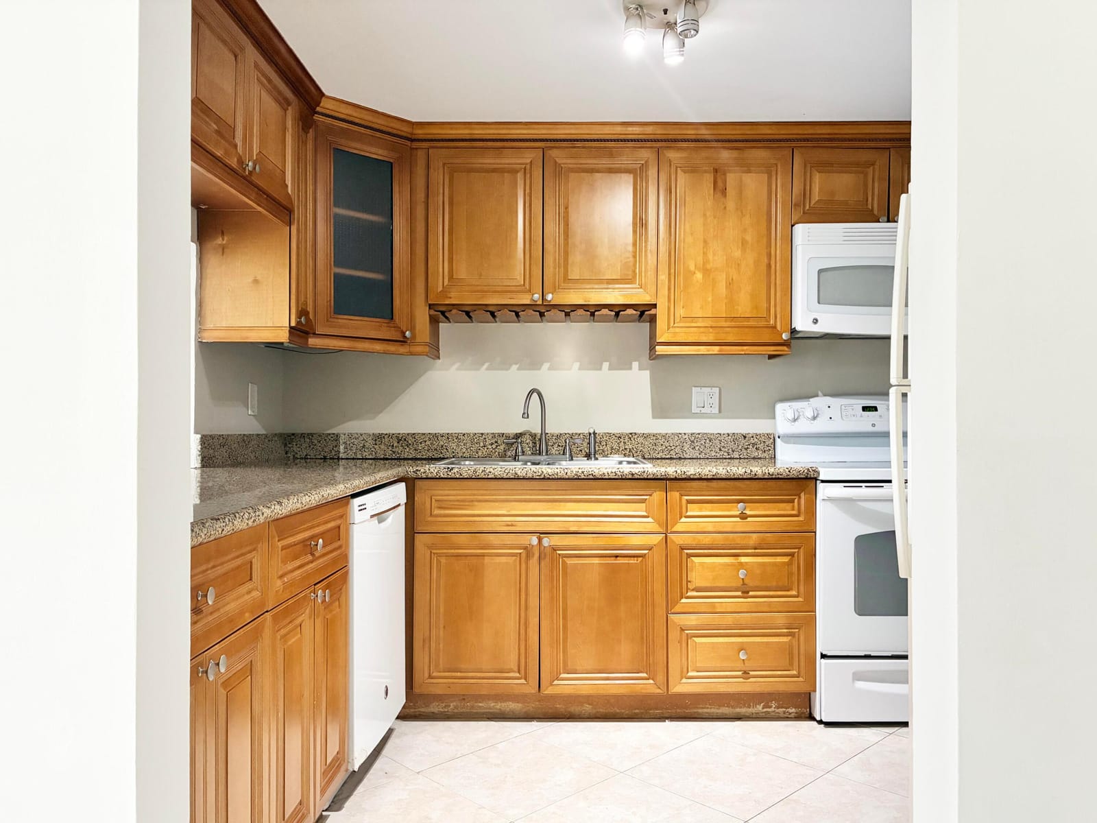 2306 S Cypress Bend Drive 420 — photo 4