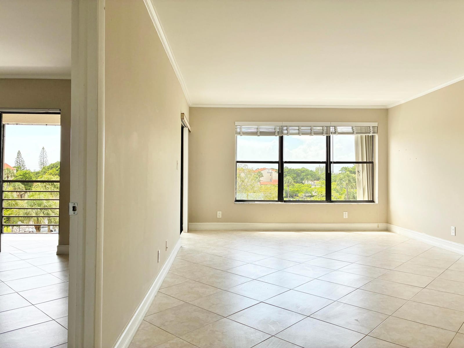 2306 S Cypress Bend Drive 420, Pompano Beach, FL 33069