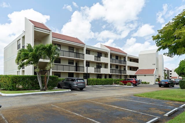 112 LAKE EMERALD Drive 209, Lake Emerald, Oakland Park, FL