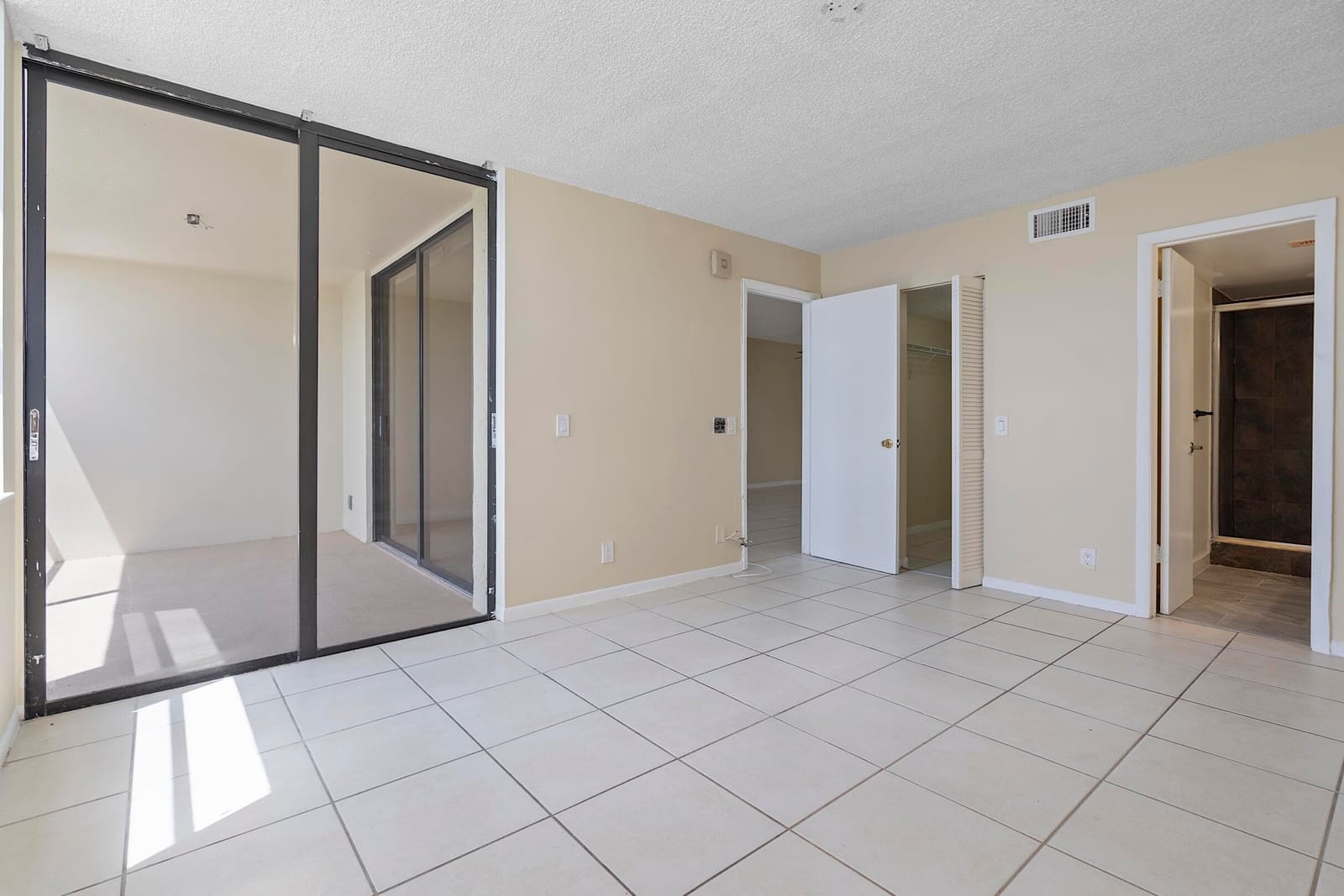 112 LAKE EMERALD Drive 209 — photo 11