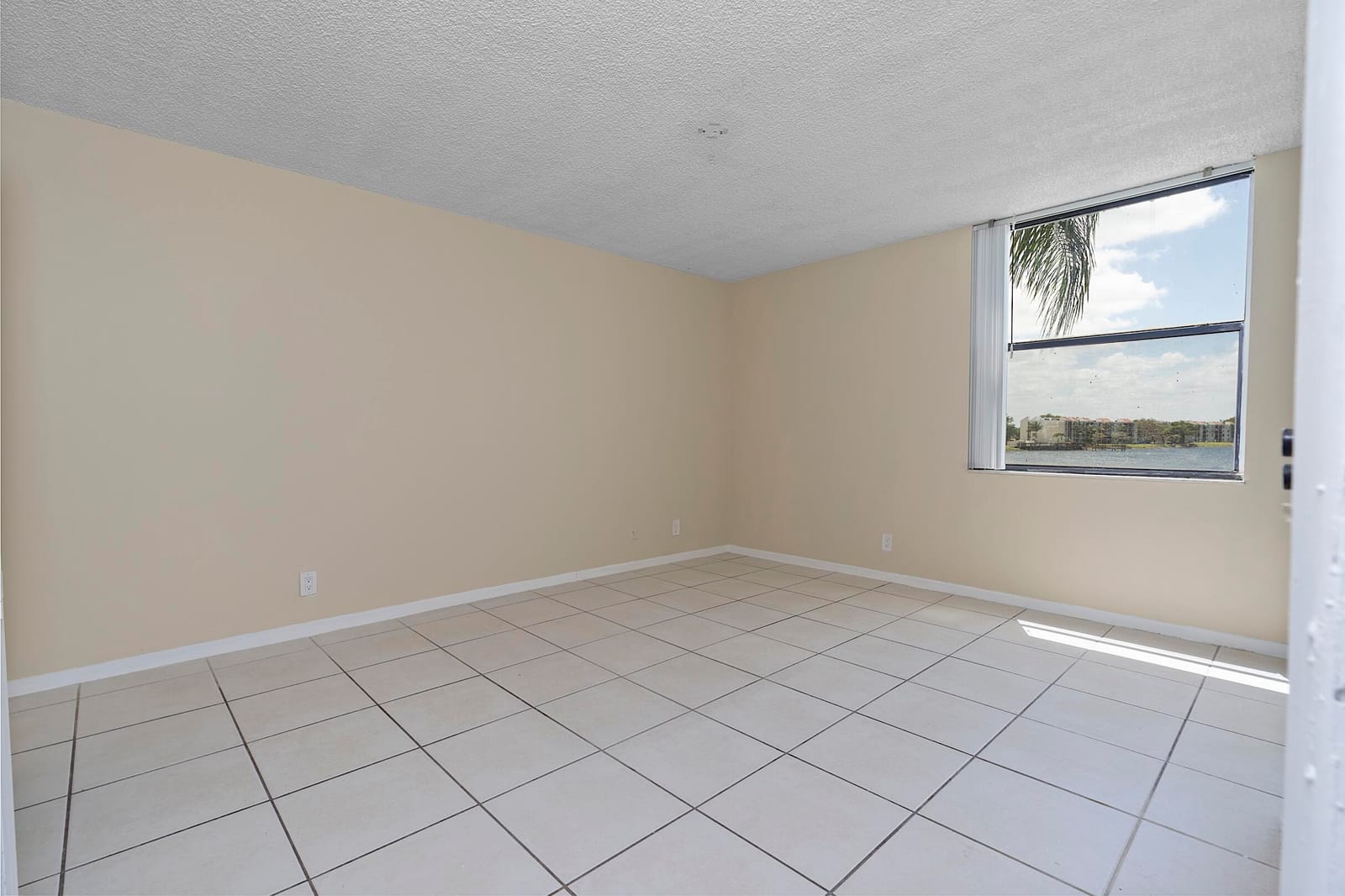 112 LAKE EMERALD Drive 209 — photo 12