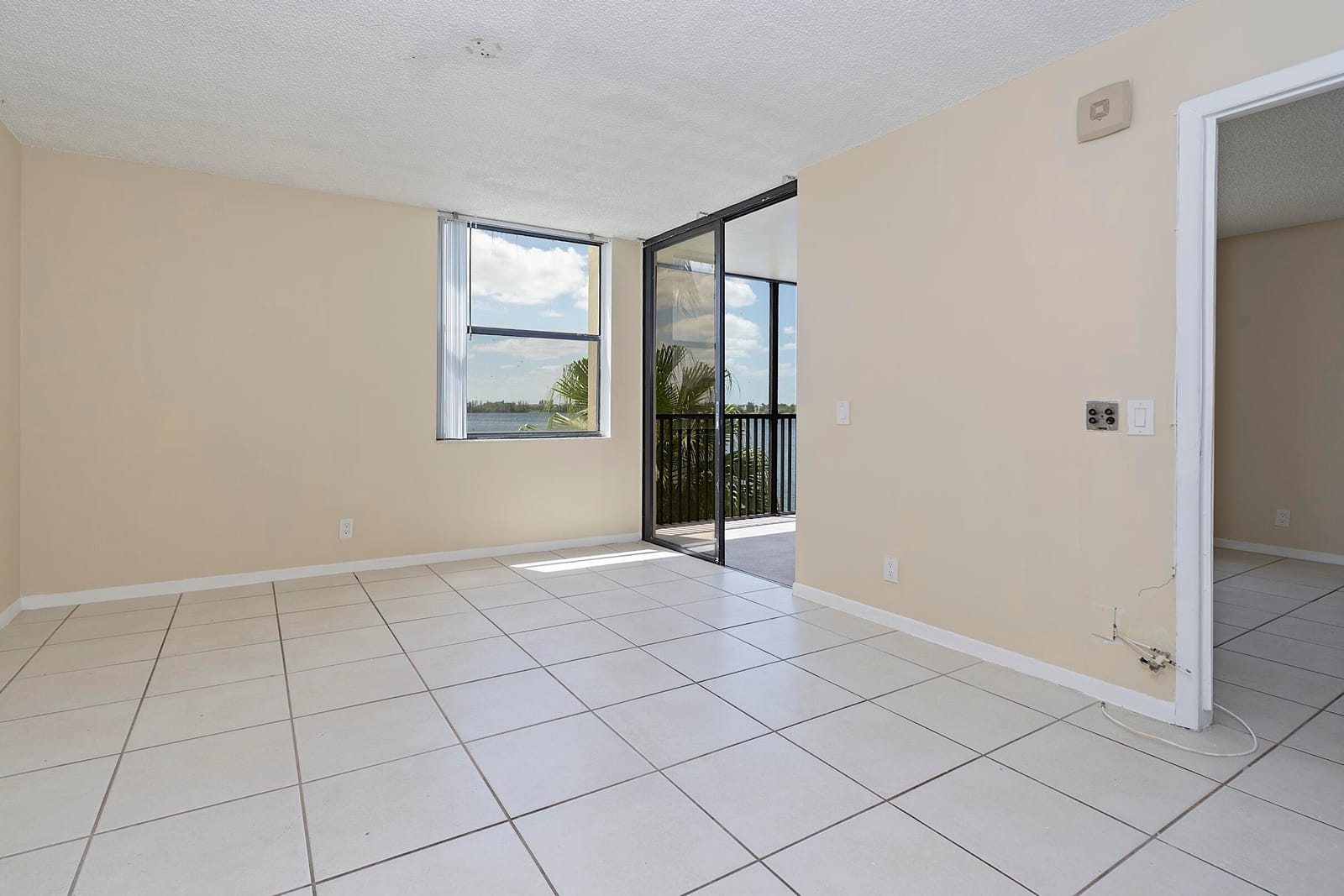 112 LAKE EMERALD Drive 209, Oakland Park, FL 33309 photo 13