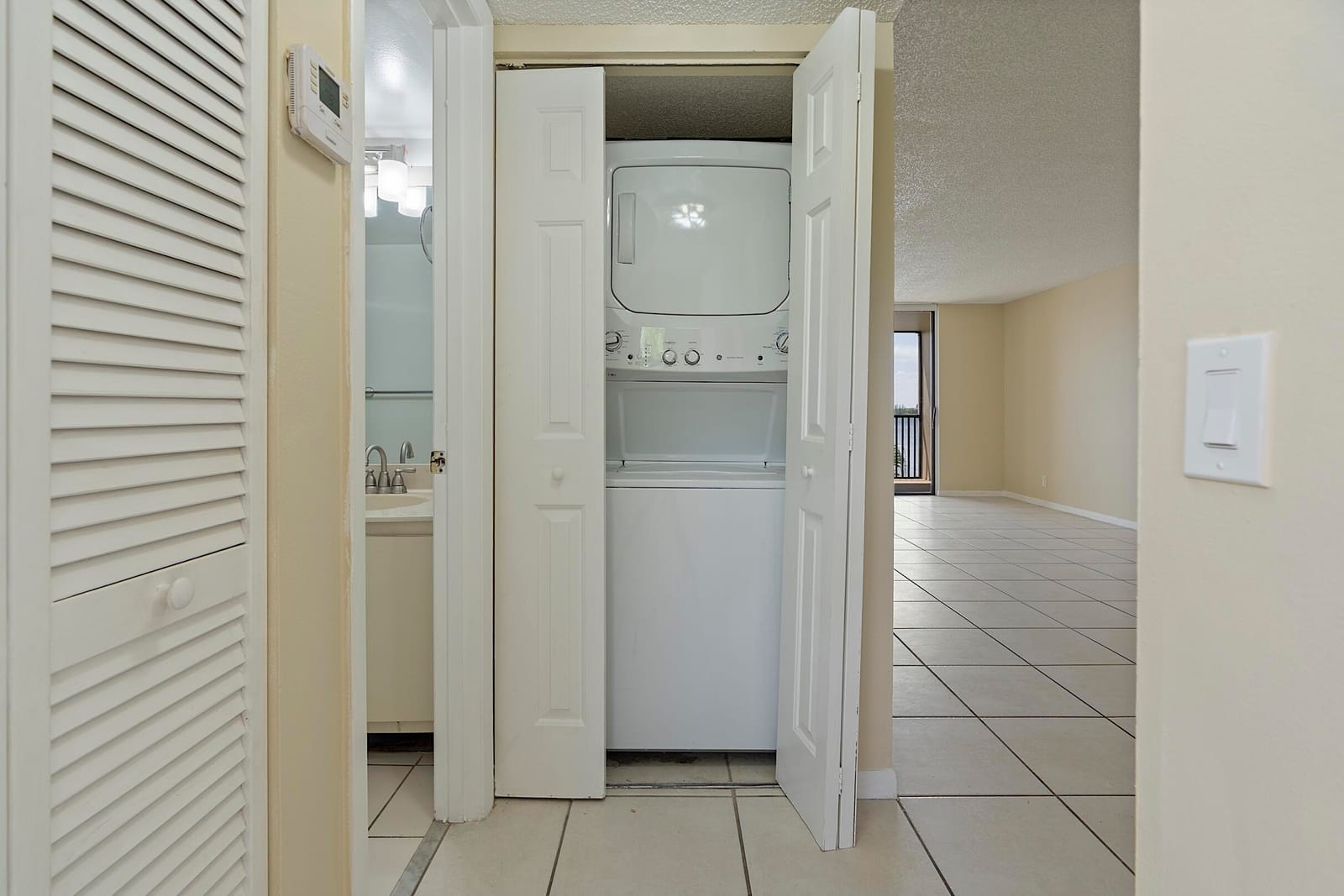 112 LAKE EMERALD Drive 209, Oakland Park, FL 33309 photo 21