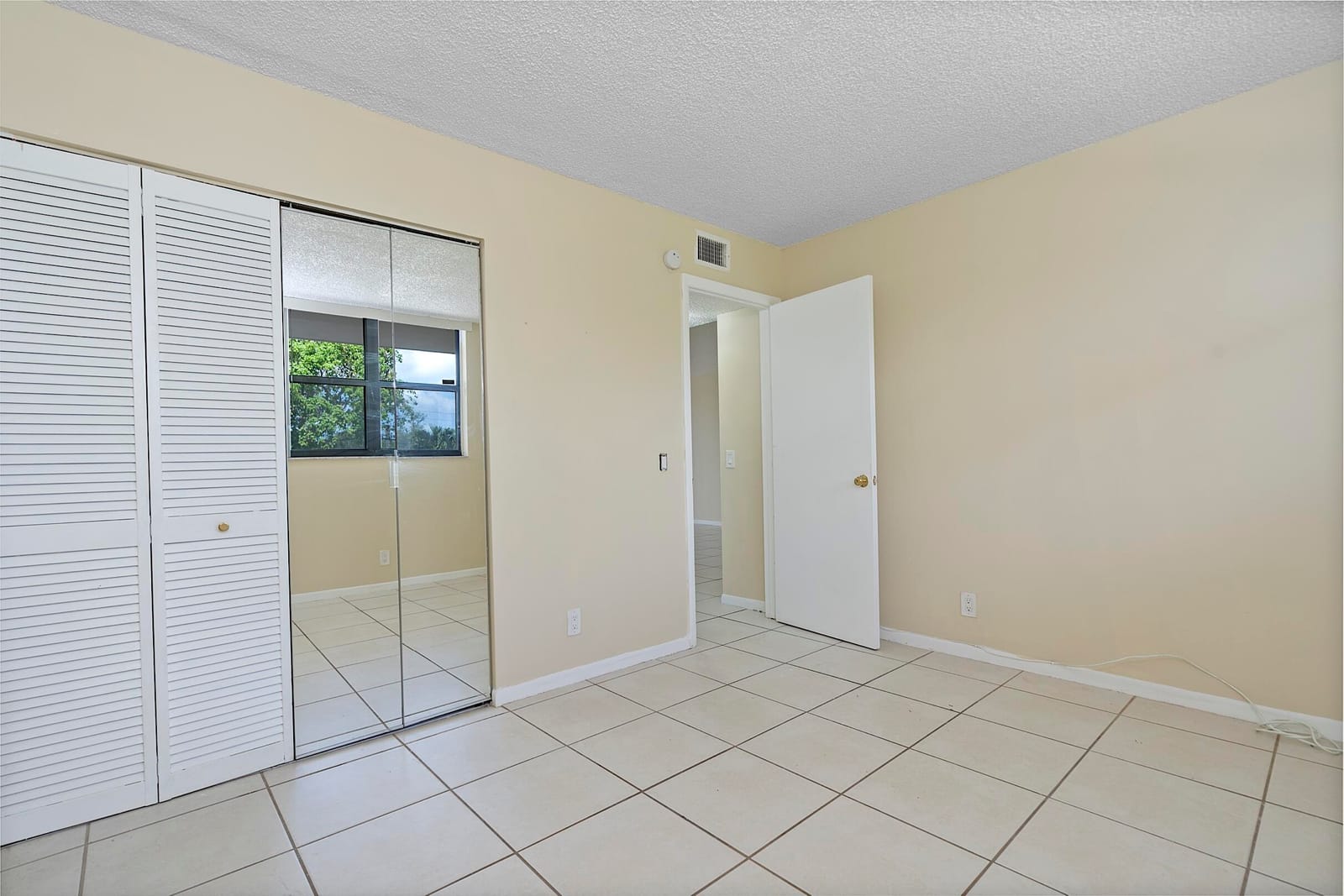 112 LAKE EMERALD Drive 209, Oakland Park, FL 33309 photo 22