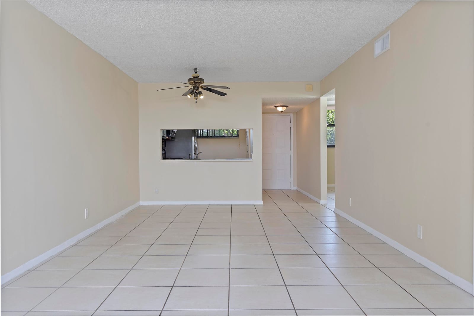 112 LAKE EMERALD Drive 209 — photo 7
