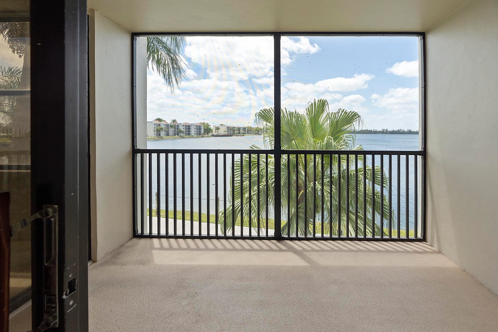 112 LAKE EMERALD Drive 209 — photo 9