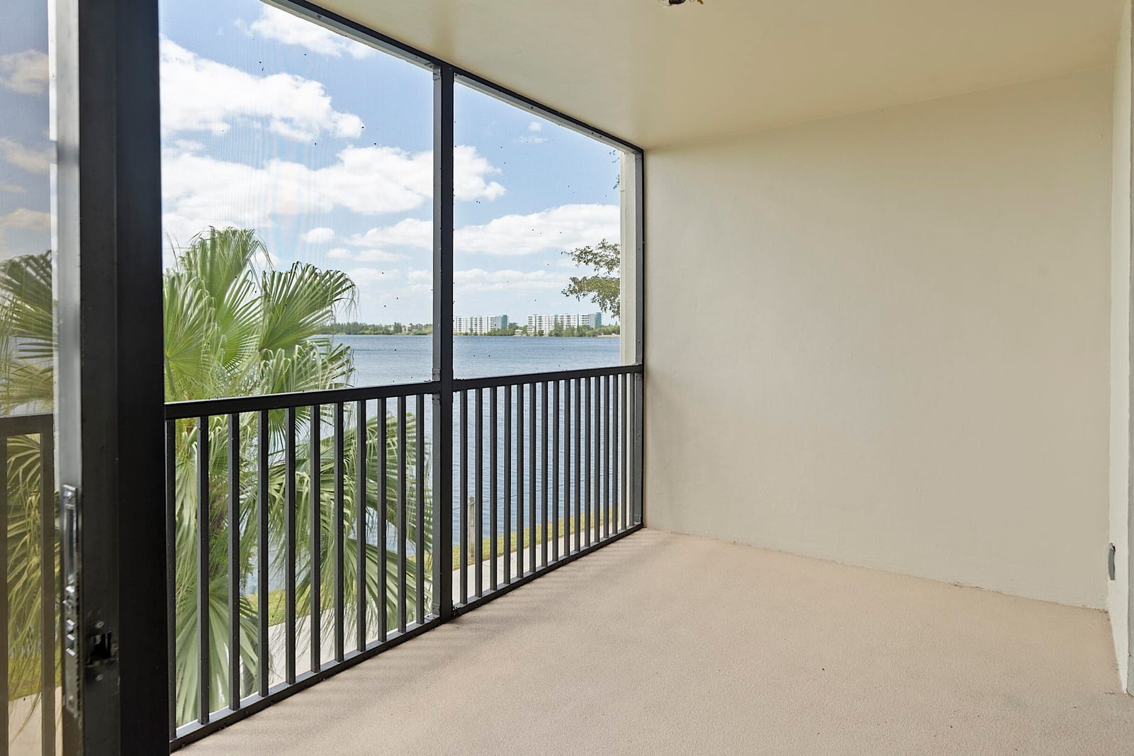 112 LAKE EMERALD Drive 209 — photo 10