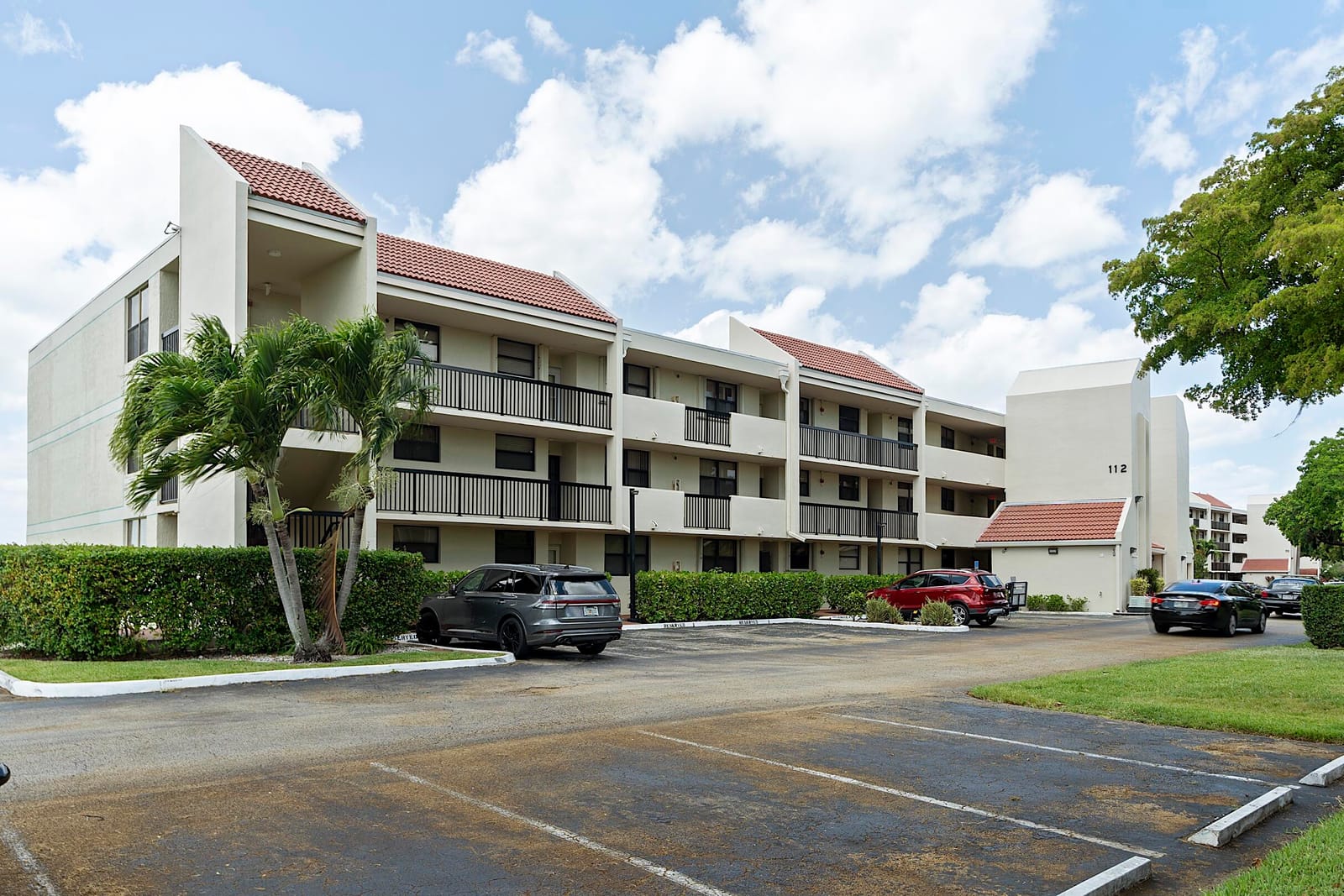 112 LAKE EMERALD Drive 209, Oakland Park, FL 33309