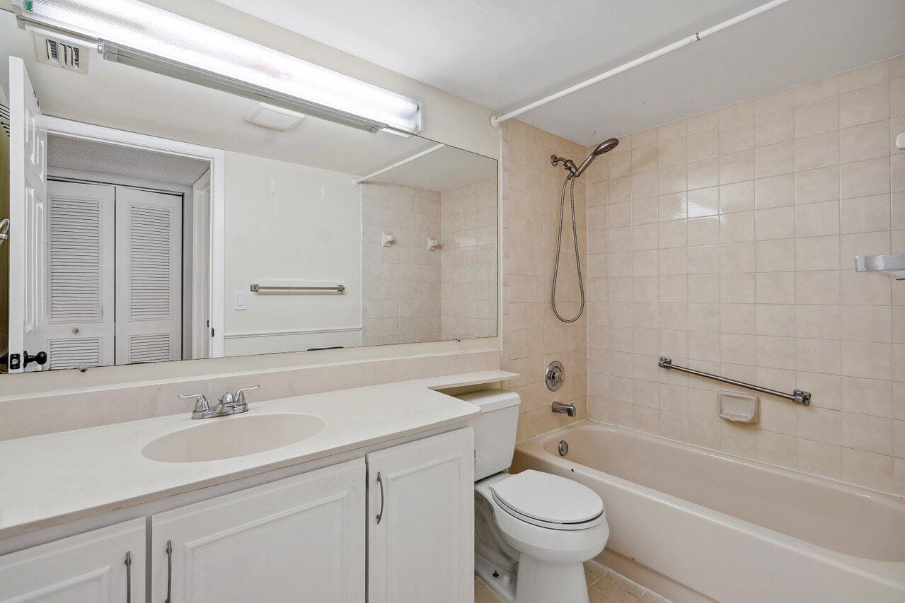 13770 ONEIDA Drive D2, Delray Beach, FL 33446 photo 18