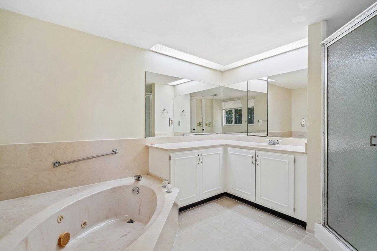 13770 ONEIDA Drive D2, Delray Beach, FL 33446 photo 23