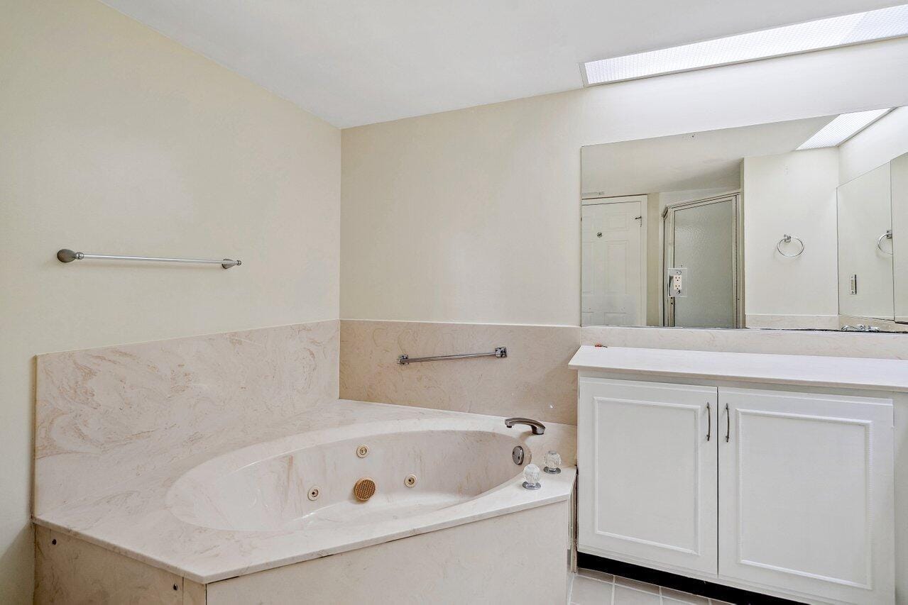 13770 ONEIDA Drive D2, Delray Beach, FL 33446 photo 24