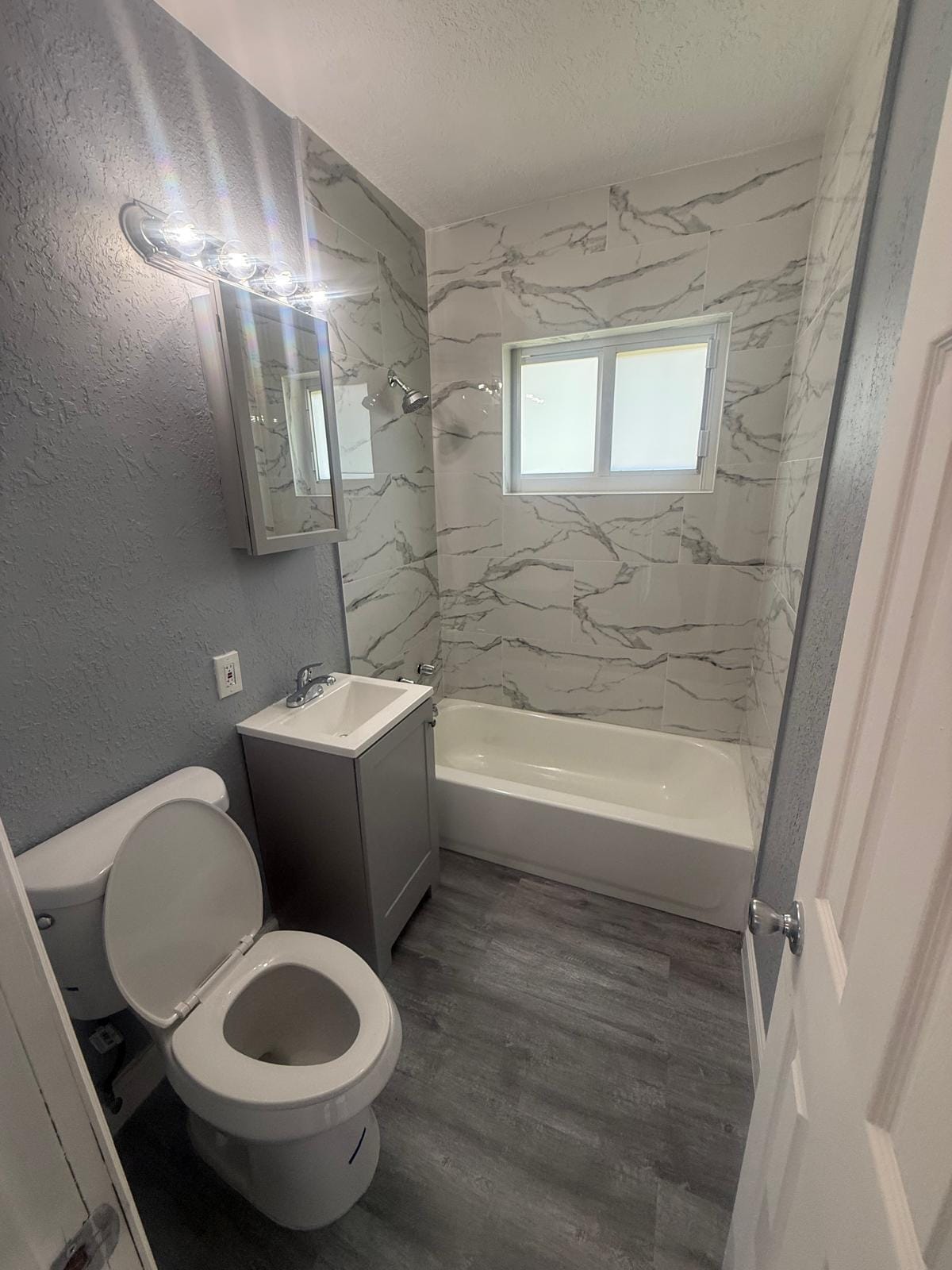 630 E DAYTON Circle — photo 3