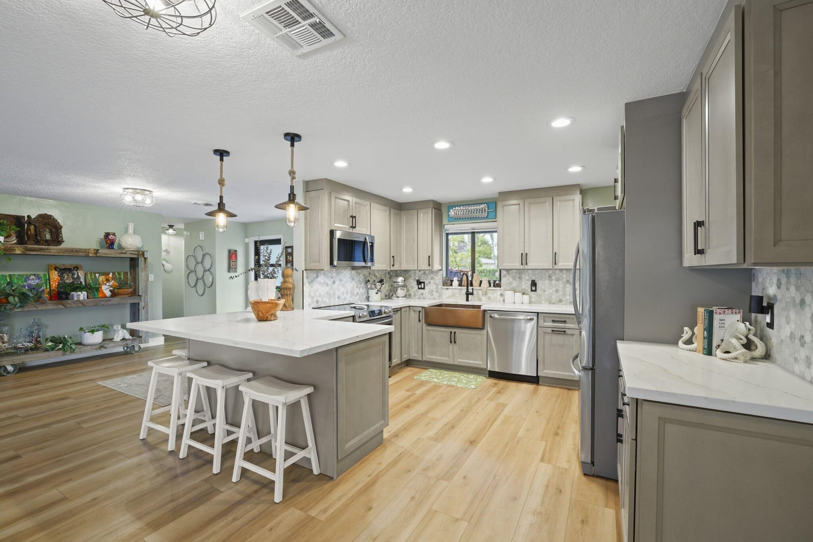 2332 NE 17th Terrace — photo 8