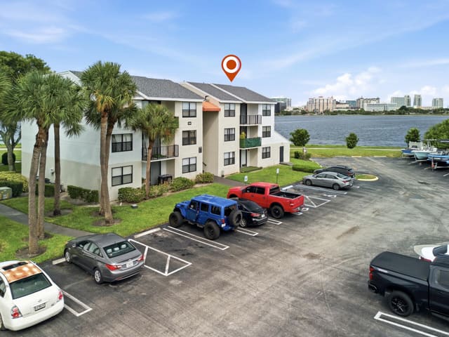 760 EXECUTIVE CENTER Drive 24, West Palm Beach, FL 33401