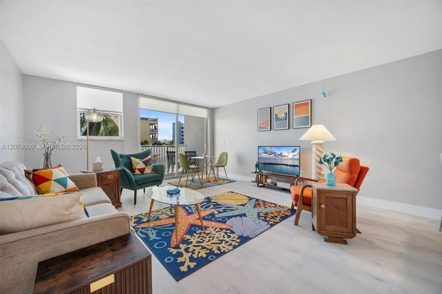 211 S Ocean Drive 302, Victoria Towers, Hollywood, FL