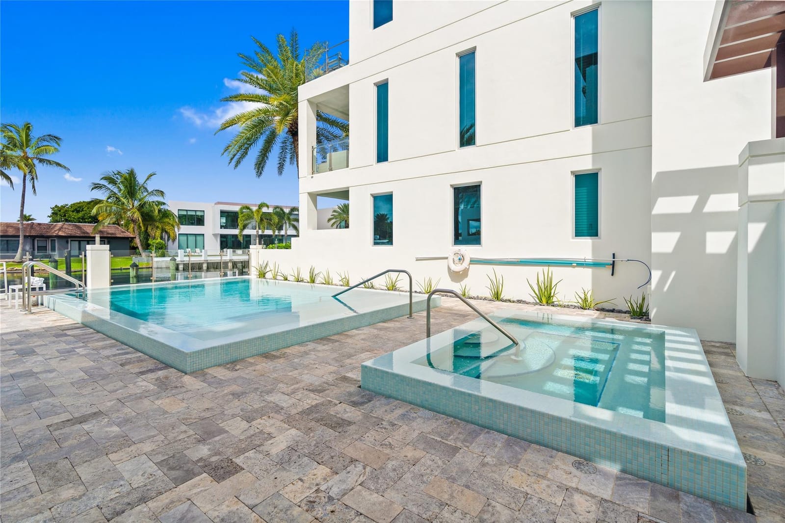 221 Shore Court, Lauderdale-By-The-Sea, FL 33308 photo 11