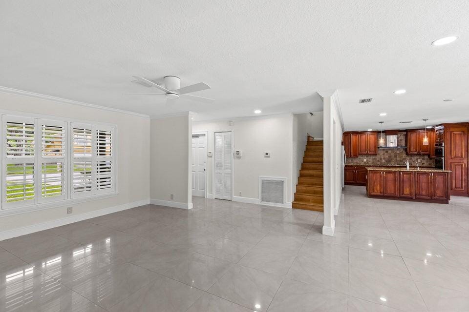 4610 Pine Tree Drive — photo 10