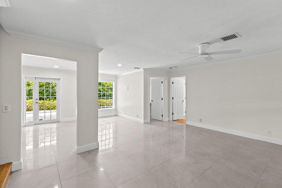 4610 Pine Tree Drive — photo 3