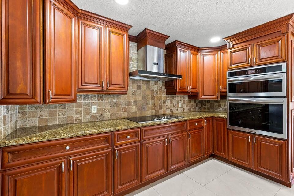 4610 Pine Tree Drive — photo 4