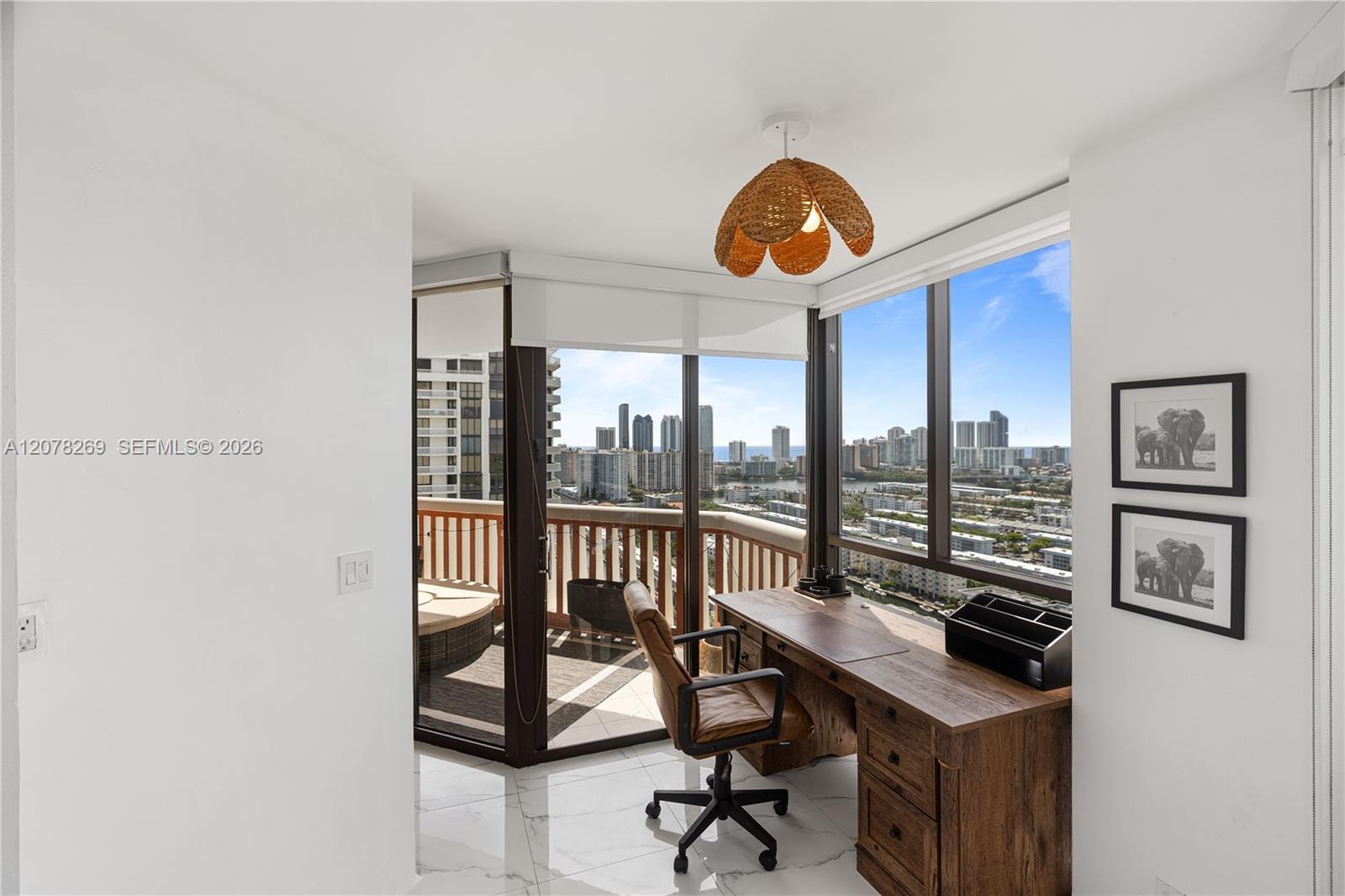 1000 W Island Boulevard 2803 — photo 12