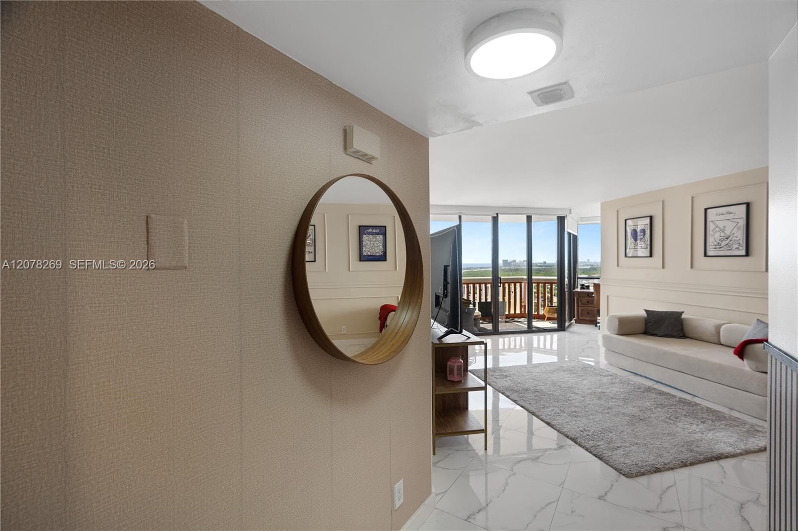 1000 W Island Boulevard 2803 — photo 3