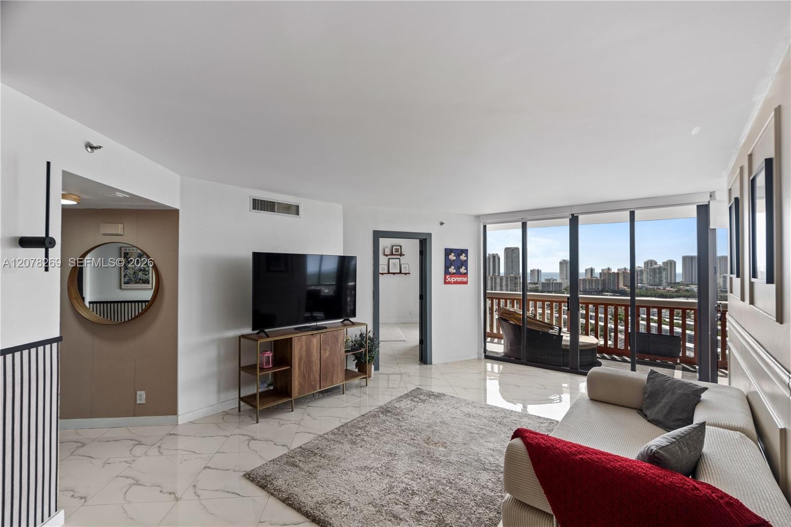 1000 W Island Boulevard 2803