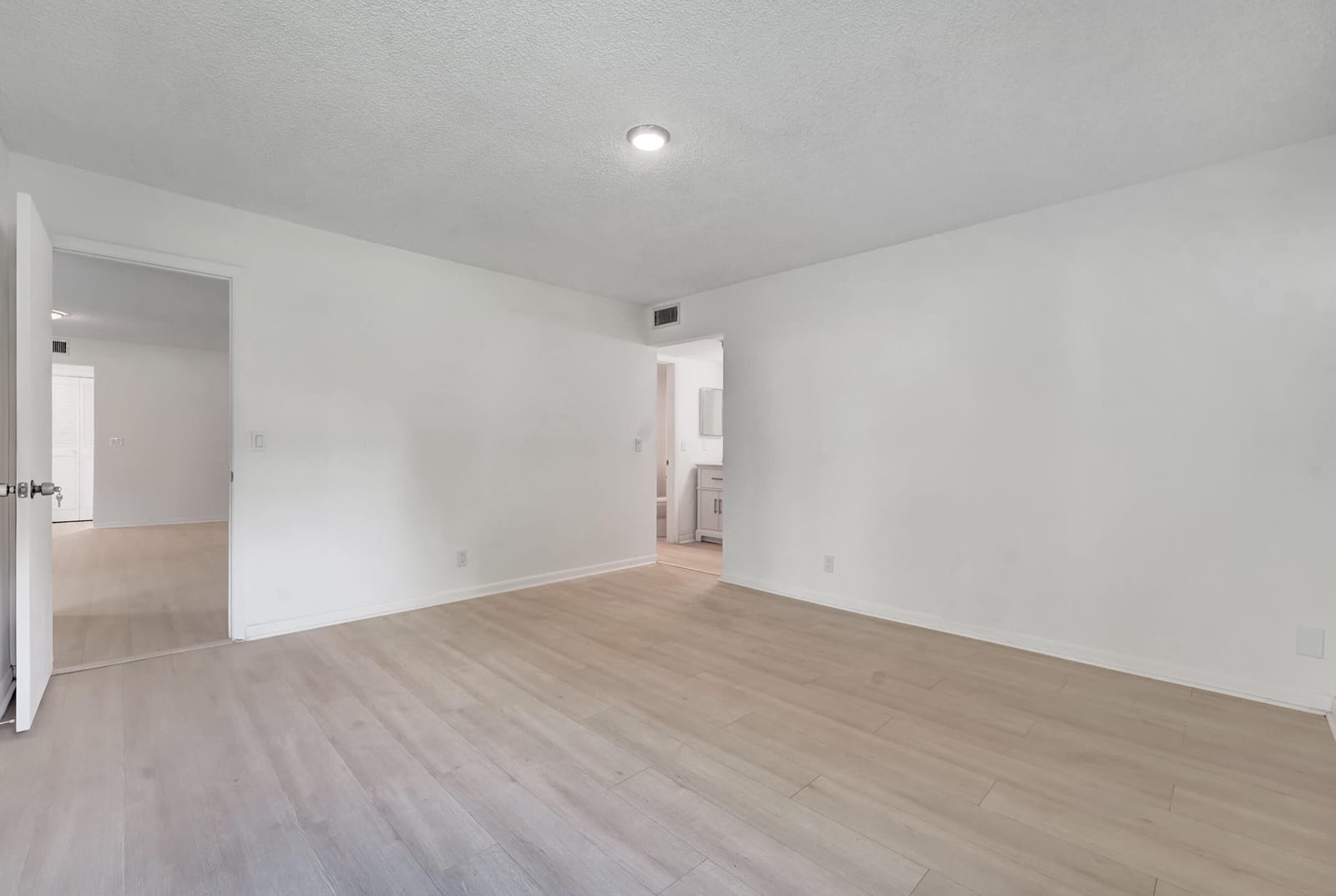 3359 Lucerne Park Drive — photo 8