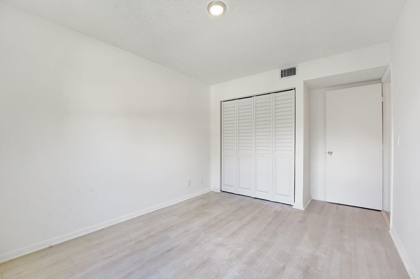 3359 Lucerne Park Drive — photo 11