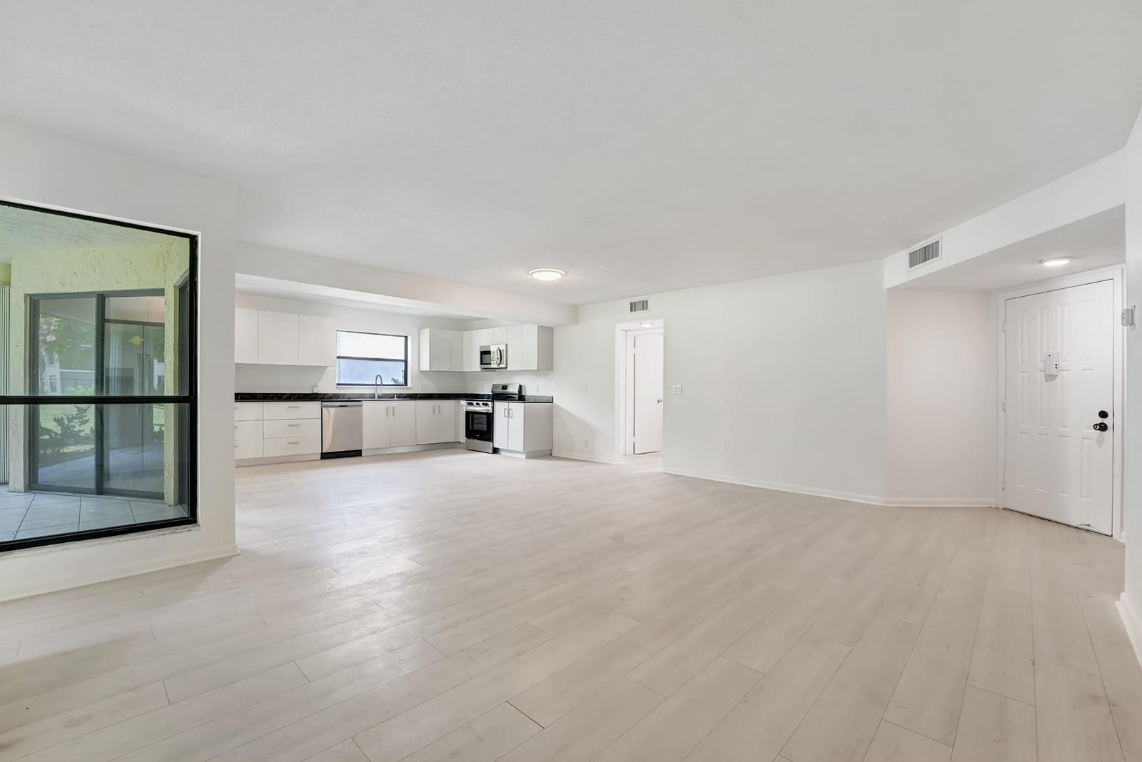 3359 Lucerne Park Drive — photo 3