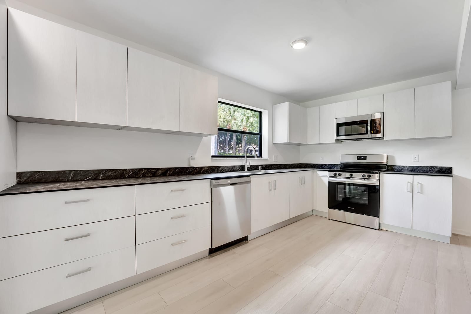 3359 Lucerne Park Drive — photo 5