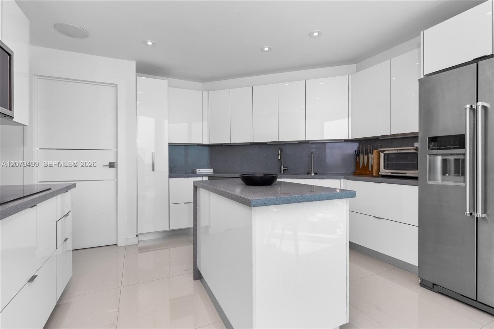 300 S Pointe Drive 2005, Miami Beach, FL 33139 photo 14