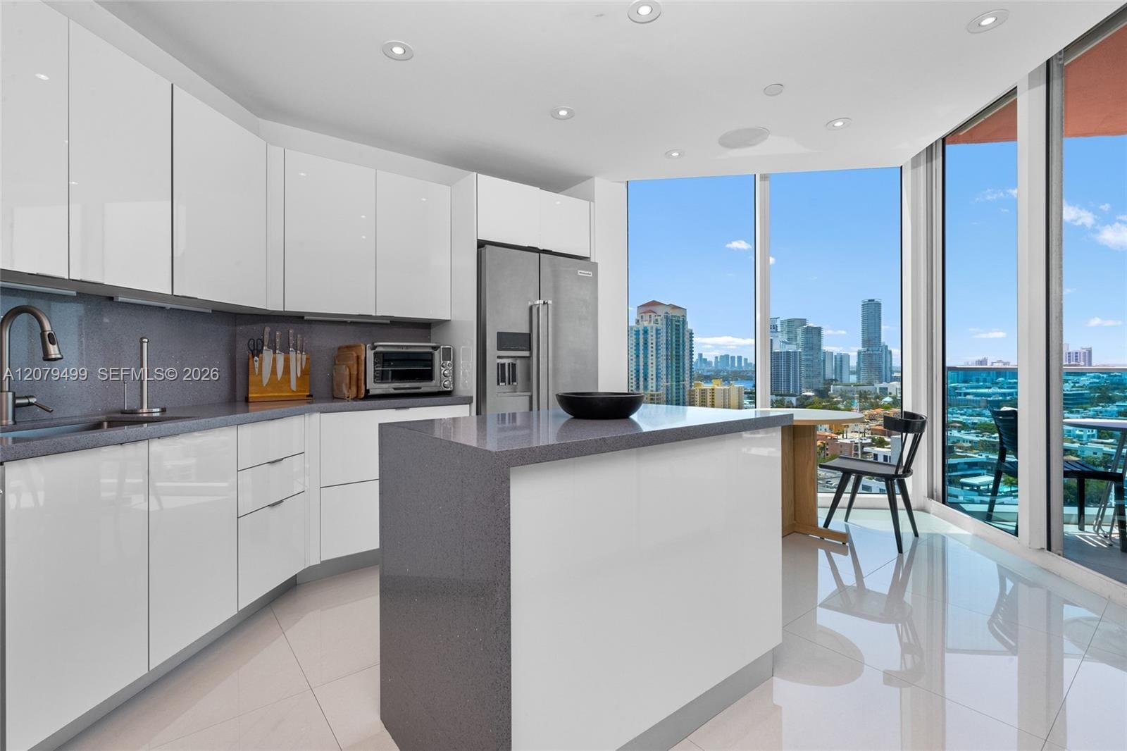 300 S Pointe Drive 2005, Miami Beach, FL 33139 photo 15