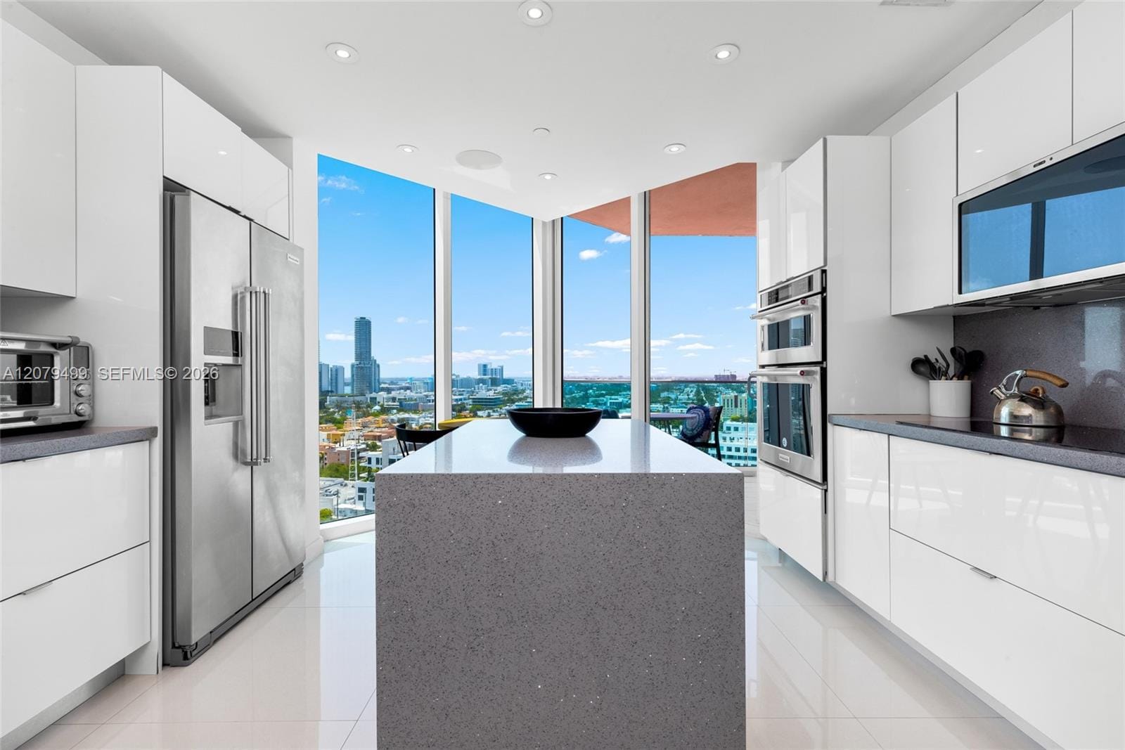 300 S Pointe Drive 2005, Miami Beach, FL 33139 photo 16