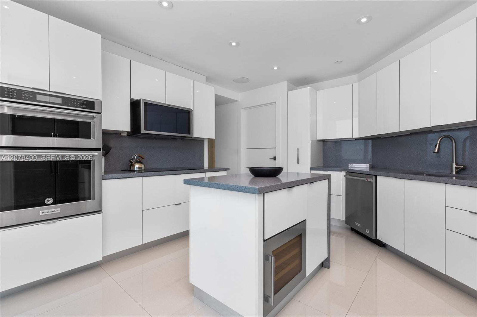 300 S Pointe Drive 2005, Miami Beach, FL 33139 photo 18
