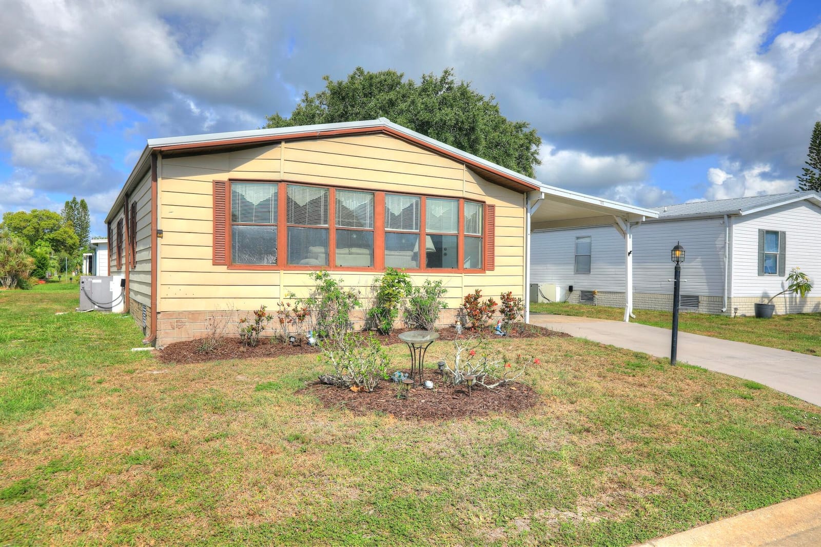 705 HYACINTH Circle — photo 2