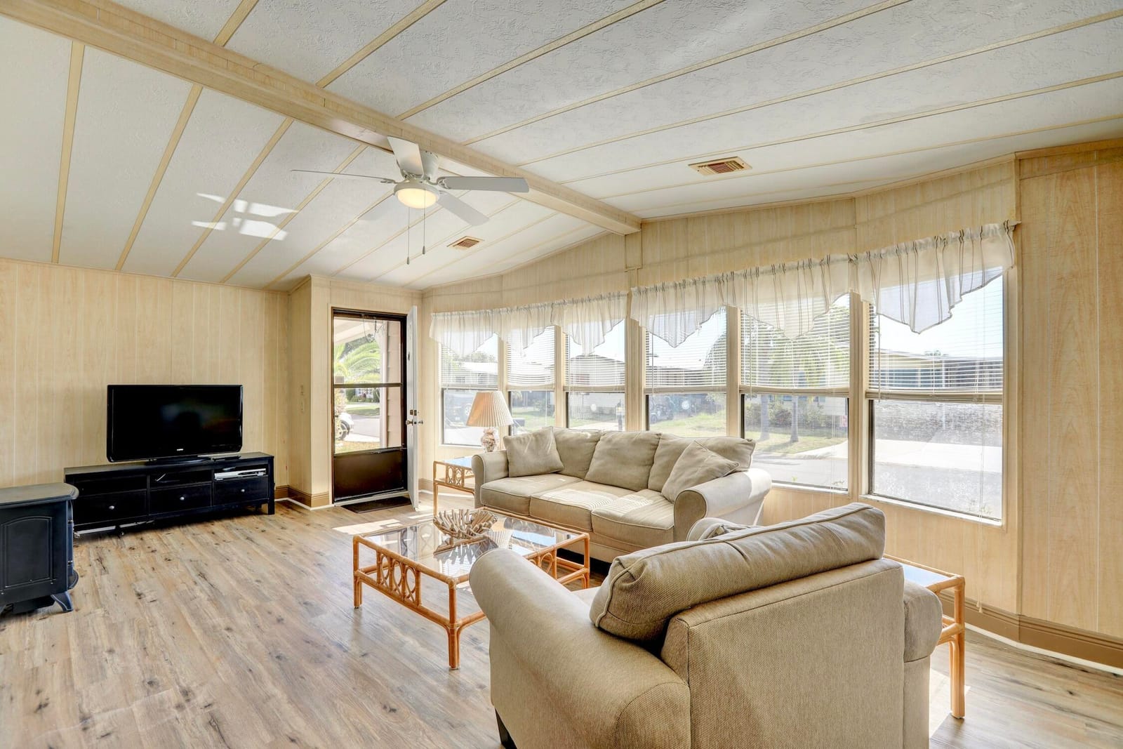 705 HYACINTH Circle — photo 4