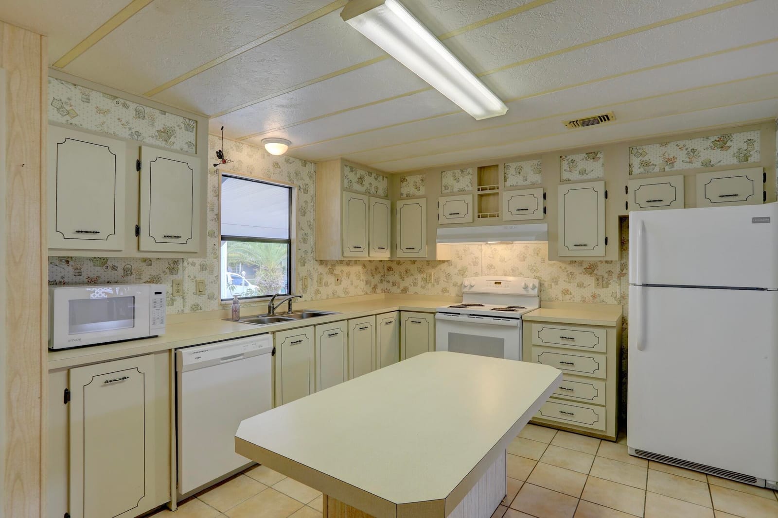 705 HYACINTH Circle — photo 9