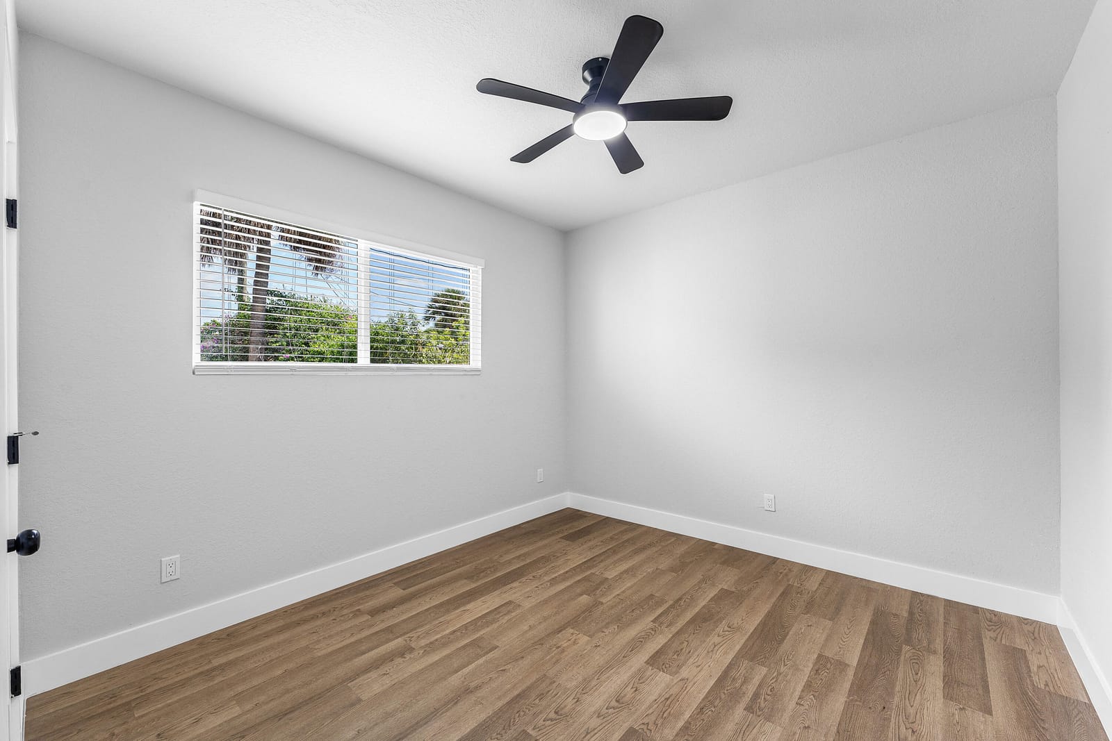 1150 W 25th Street — photo 2