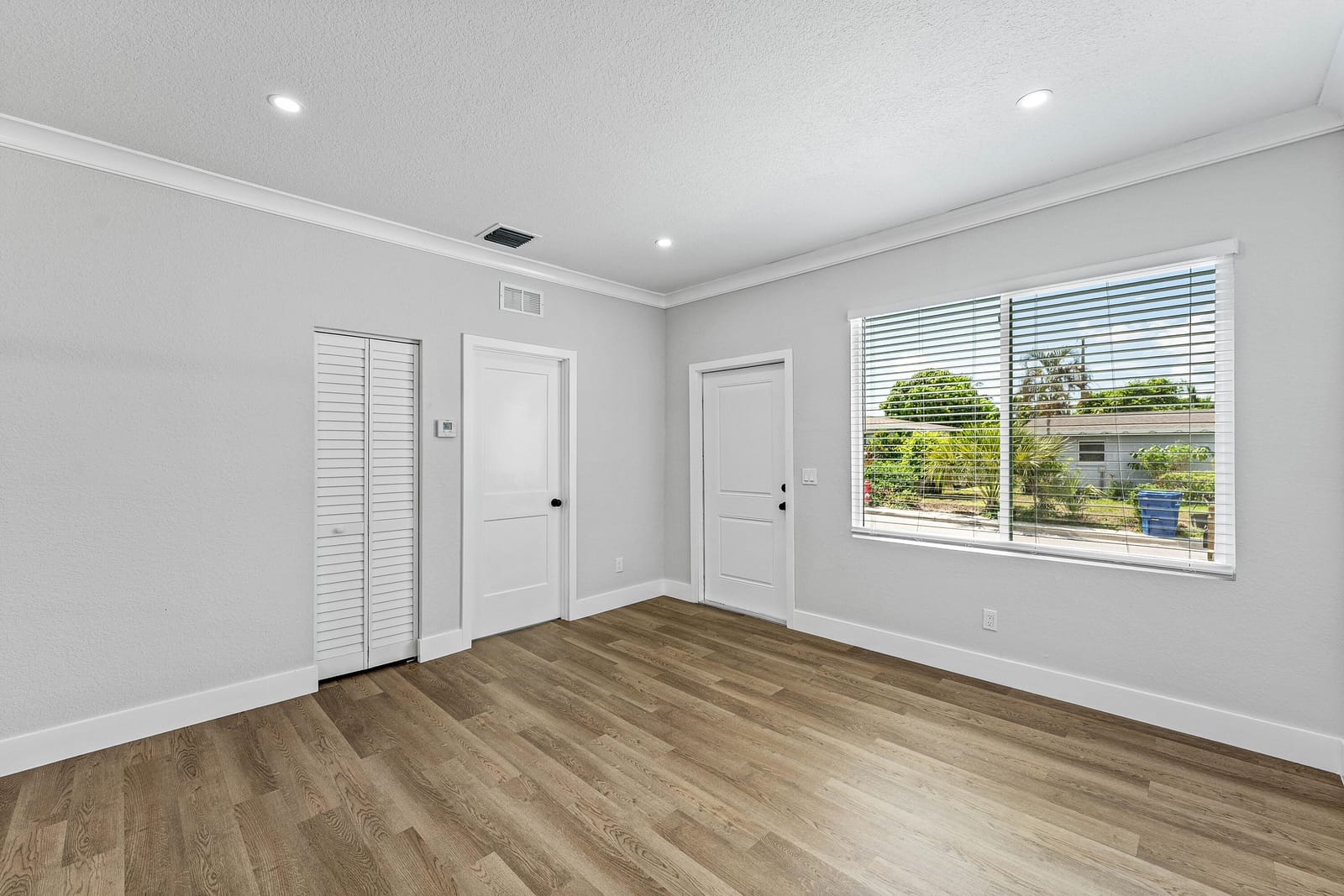 1150 W 25th Street — photo 4