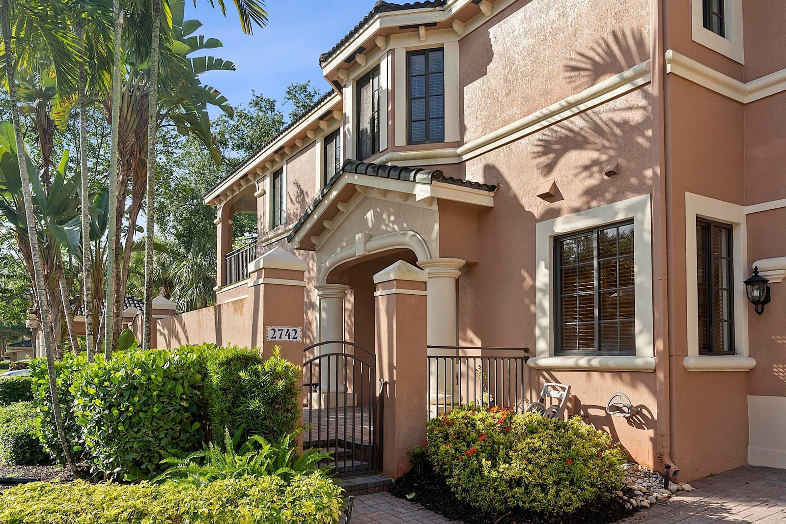2742 Kinsington Circle, Weston, FL 33332