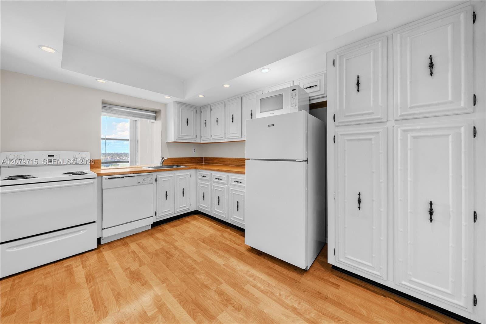1000 Parkview Drive 925 — photo 12
