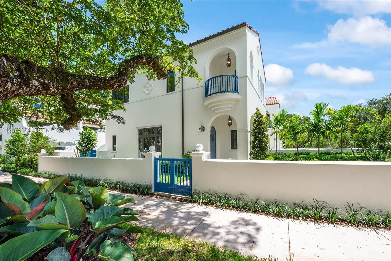 550 Malaga Avenue Villa 1 — photo 2