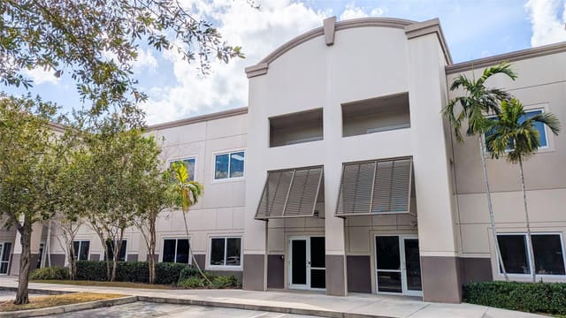 3940 CORAL RIDGE Drive 25, Coral Springs, FL 33065