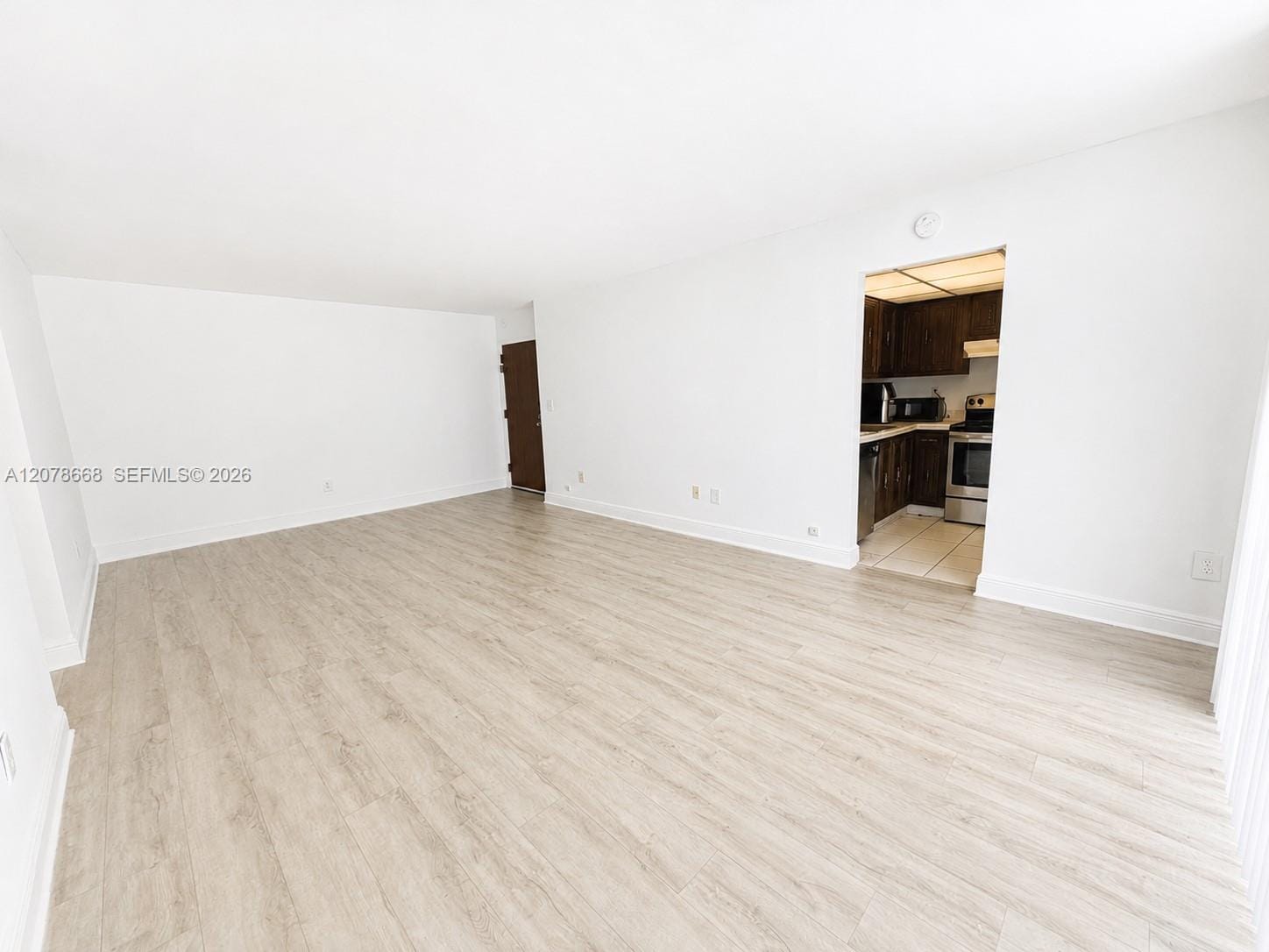 486 NW 165th St Road B-301, Miami, FL 33169 photo 3
