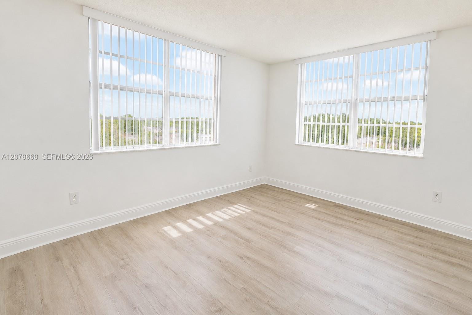486 NW 165th St Road B-301, Miami, FL 33169 photo 8