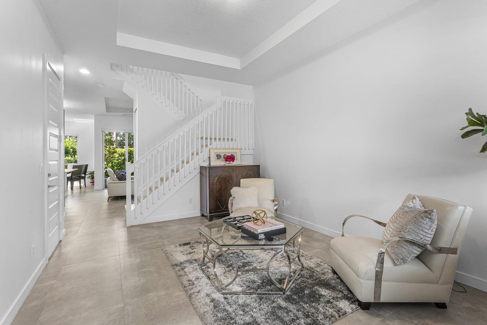 610 Pioneer Way — photo 4