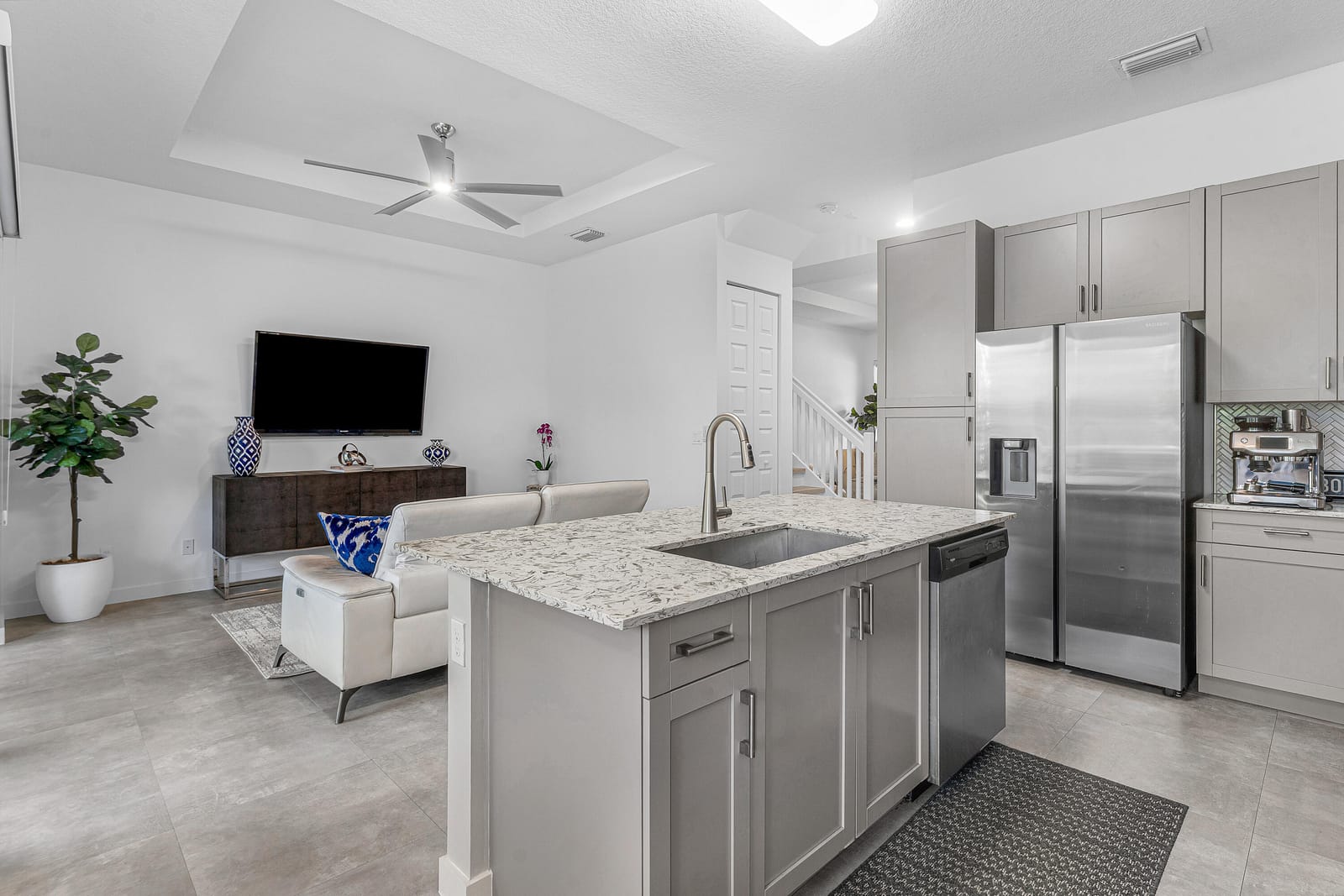 610 Pioneer Way — photo 9