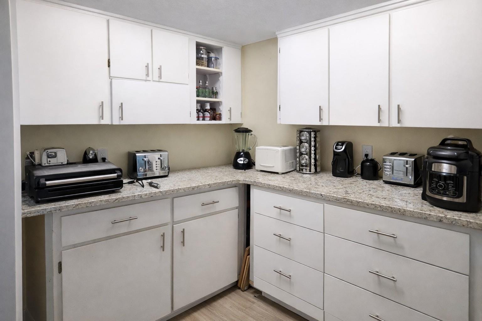 728 N FISCHER Circle — photo 3